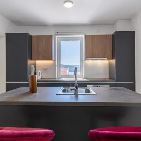 Apartment Blue Pearl *
