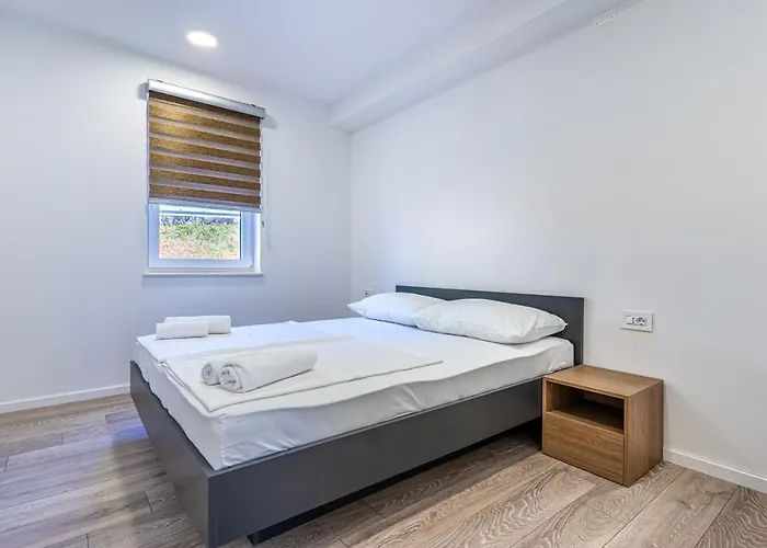 Blue Pearl Cres